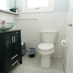Room-2-Bathroom-1-800x600